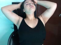 Soy una chica auténtica, juguetona y con un toque de misterio que te atrapará desde el primer momento. Me encanta hacer sentir cómodos a quienes me visitan, crear una conexión especial y que cada encuentro sea único.
Tengo una energía divertida y sensual, me gusta coquetear, provocar y sorprender. En mis shows mezclo sensualidad, actitud y cercanía para que sientas que estás conmigo, sin filtros.
Si buscas alguien con quien reír, disfrutar y dejarte llevar… estás en el lugar correcto. Ven, relájate, y déjame mostrarte por qué siempre querrás volver