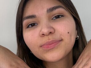 girl cam naked AdriaKunstlinger