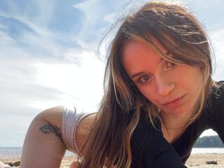 naked webcam girl fingering AgataMilk
