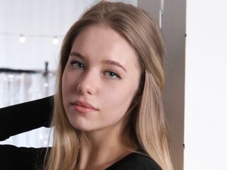 closeup cam AnnetteMajid