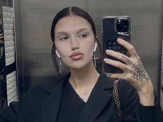 girl showing pussy ArlindaMarotti