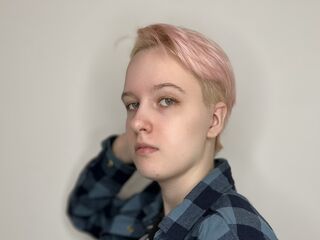 girl showing tits AudreaSensor