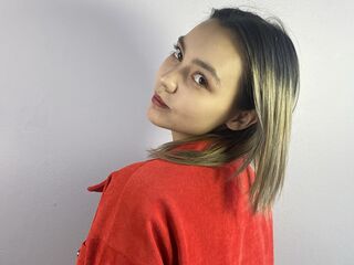 naughty cam girl masturbating with dildo BellaWaves