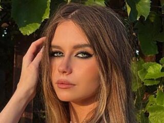 naked girl with webcam masturbating with vibrator BrunaKiebler