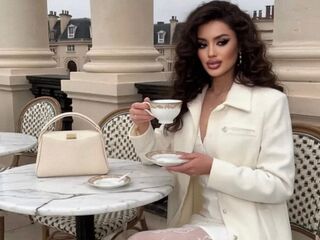 cam girl playing with dildo CelineCherie