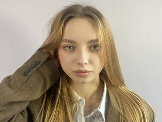 sexy cam girl ChariseKuhnke