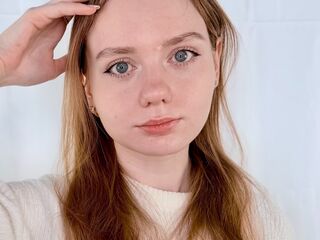 cam girl showing tits CreolaMarn