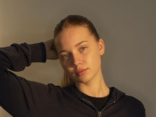 webcamgirl chatroom CristalCinnamond