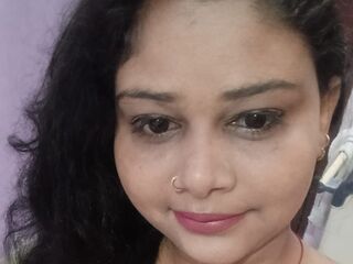 camwhore masturbating CurvySoniya
