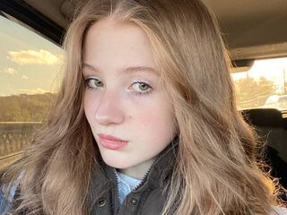 naughty camgirl masturbating DaniellaSunshine