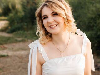 naughty cam girl fingering pussy DemetriceAkpan