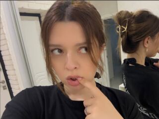 girl shaving pussy DevonaChurchey