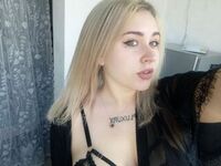 nude webcam DinahSalimas