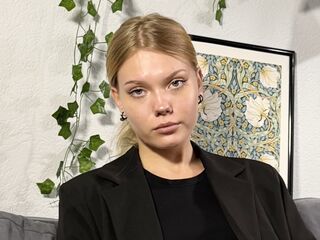 naked webcam girl picture DonellaAndra