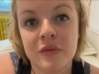 girl webcam show EllaConway