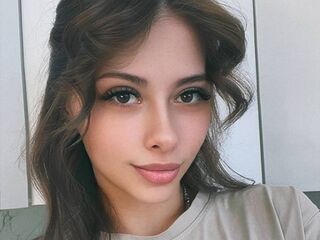 camgirl playing with vibrator GigiTijerino