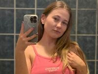 cam girl masturbating with sextoy GlossyMonica