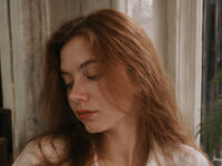 topless camgirl HermineHerl