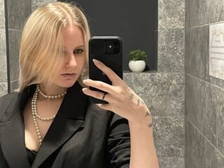 cam girl fingering pussy JenaeMcquillen