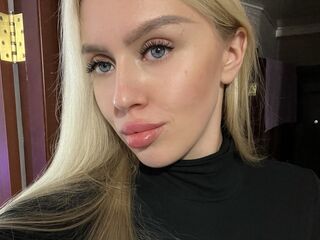 hot cam girl masturbating with vibrator JudiJadore