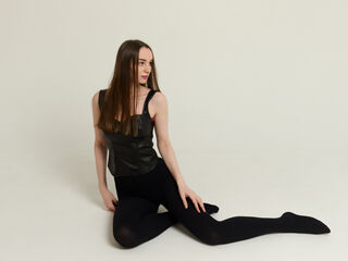 naked cam girl masturbating with vibrator JuneSommers