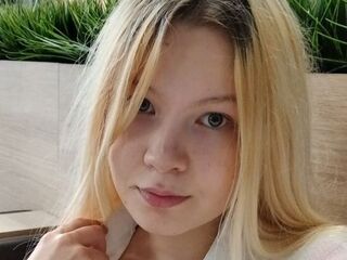 camwhore fingering shaved pussy KendraBliss