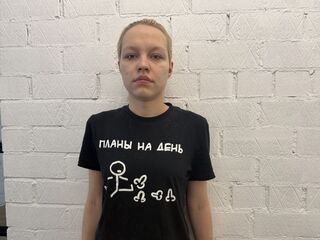 naughty camgirl KirstieSchiffert