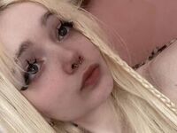 naughty camgirl masturbating with dildo LaticiaDemetris