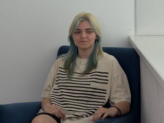 shaved pussy web cam LauriMagnie