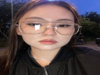 naked camgirl masturbating LauriMoradel