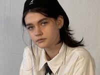 free webcam picture LeannMolineaux