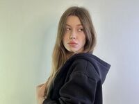 girl showing tits LeonilaKesling