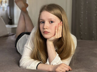 cam hooker LilianHoward