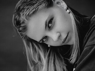 camslut topless LilithTinshemet