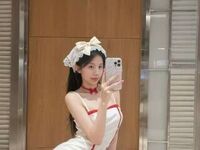 camslut showing tits LilyYuan