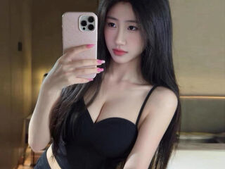 closeup web cam LouiseEve