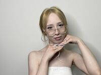 girl naked MaisieCherrin