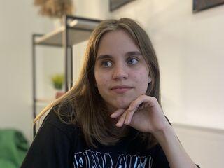 camwhore masturbating with sextoy MelisaVonk