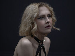 cam girl playing with vibrator MilaVeyra