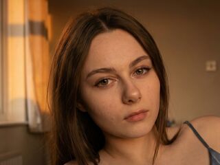 cam girl playing with dildo MireyaElowen