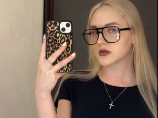 camwhore masturbating with vibrator OleneErfert