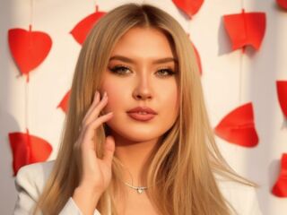 camgirl masturbating with sex toy RaisaMihaila