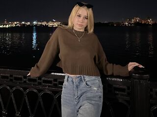 hot cam girl masturbating with sextoy ReginaMirage