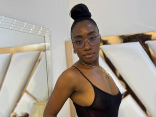 camgirl showing tits SelenaHadid