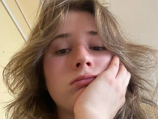 naughty camgirl masturbating with vibrator TessTelles