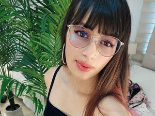 topless camgirl YirleiCasidy