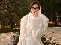 naughty cam girl fingering shaved pussy YukoHazer